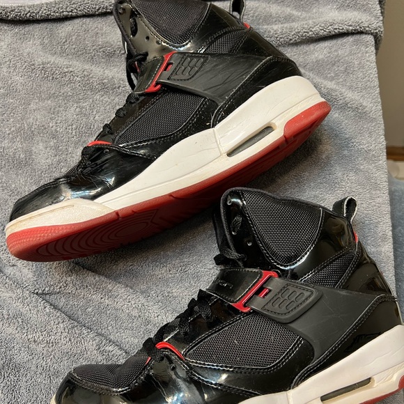 Men’s Jordan shoes - Picture 2 of 9